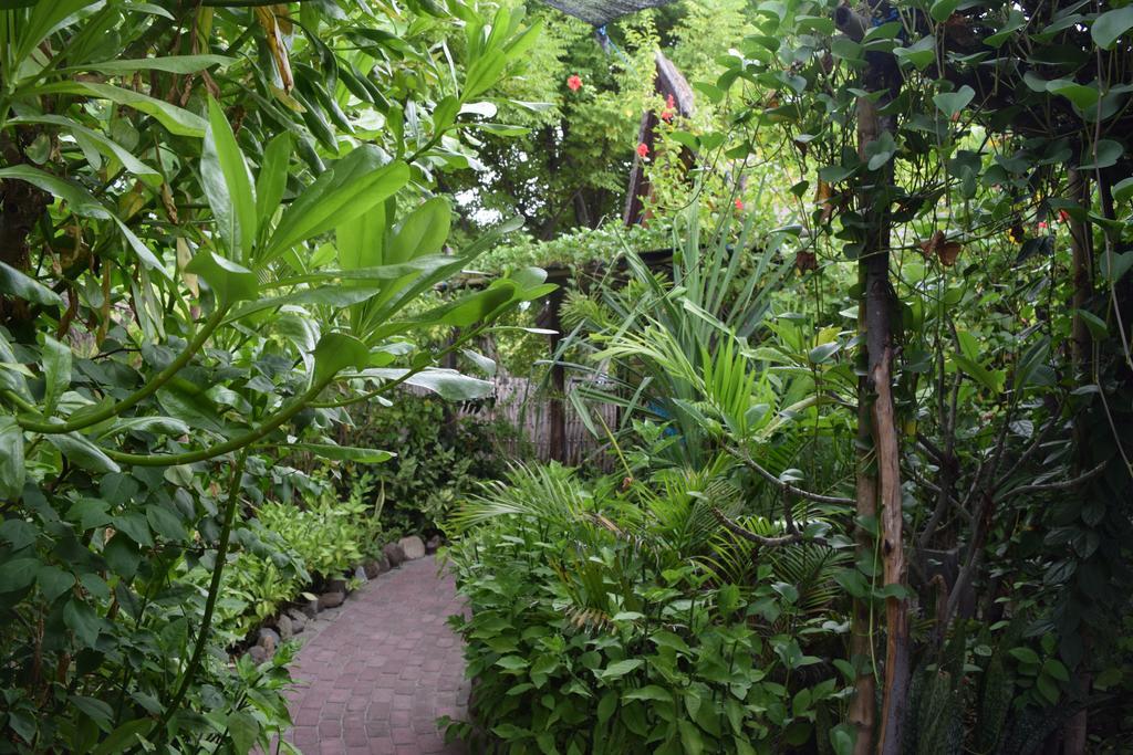 Ana Warung & Bungalows Гілі-Мено Екстер'єр фото